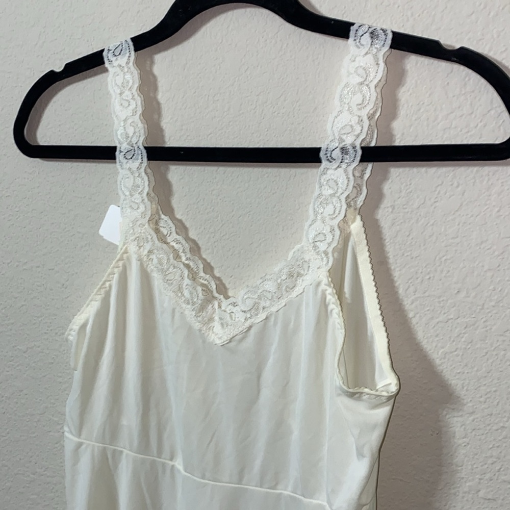 🌵NWT Vintage Elegant Lace-Trimmed IvoryNightgown! - Picture 8 of 9